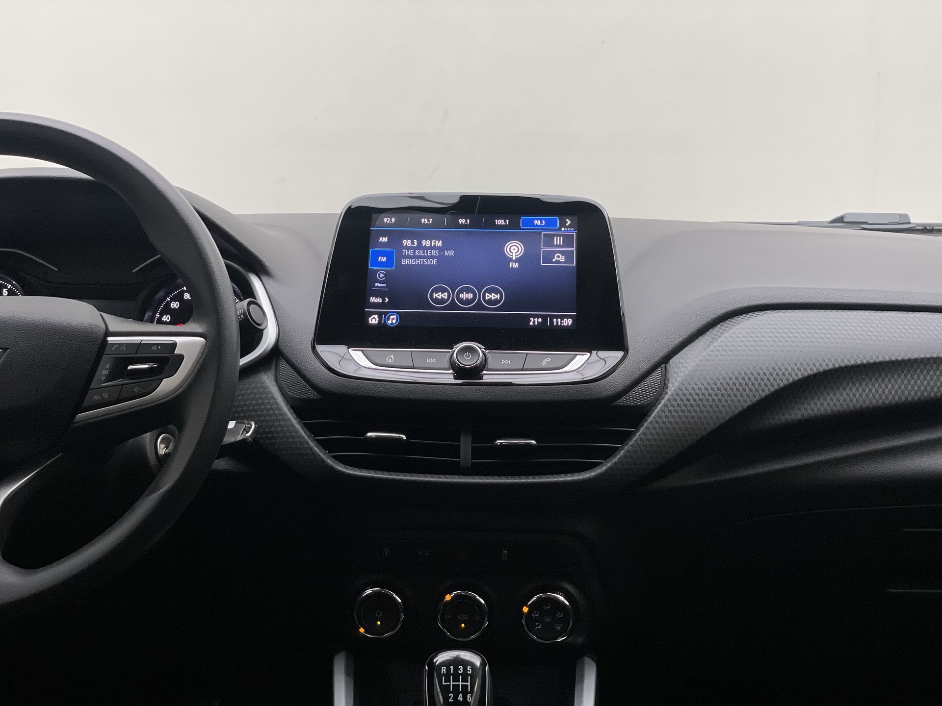 ONIX SEDAN Plus LT 1.0 12V Flex 4p Mec.
