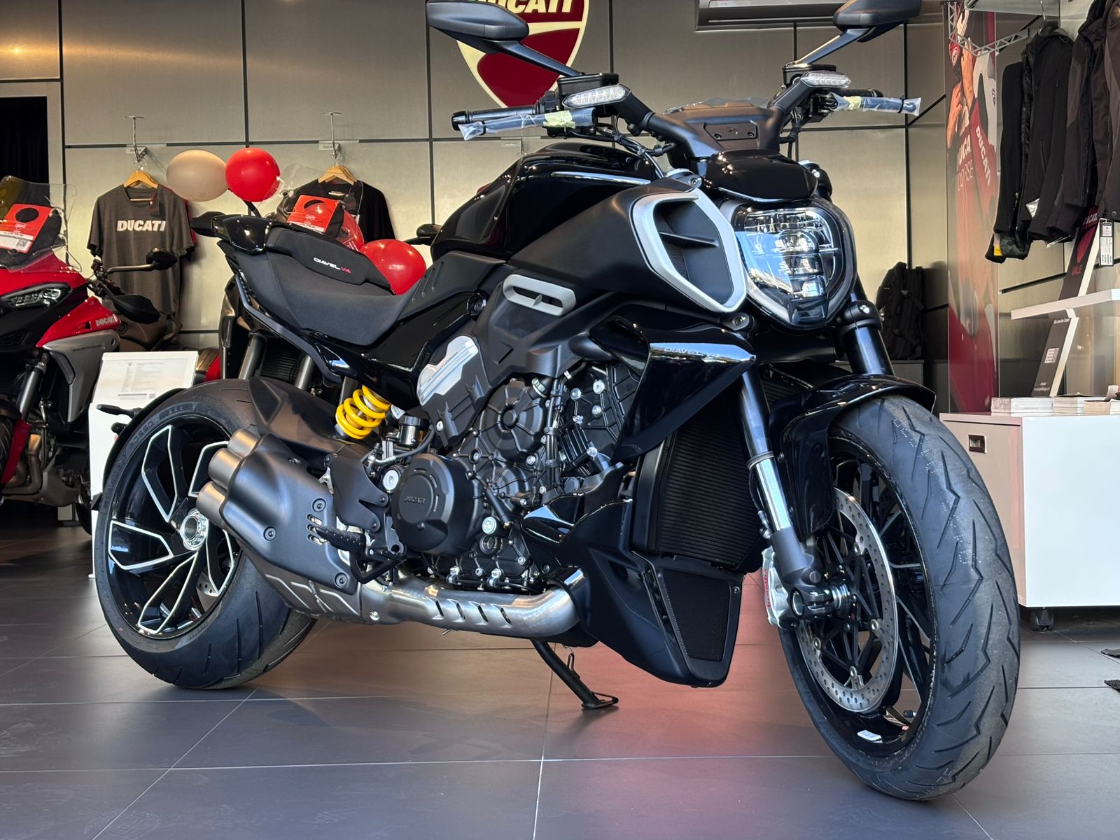 DIAVEL V4 1158