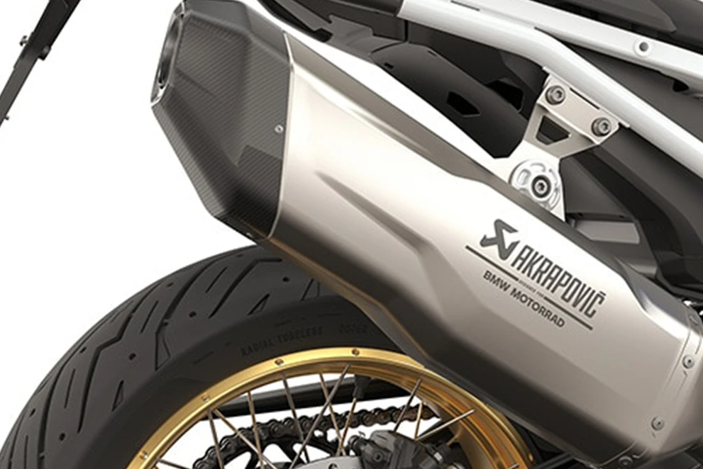 Ponteria de escapamento Akrapovic de série