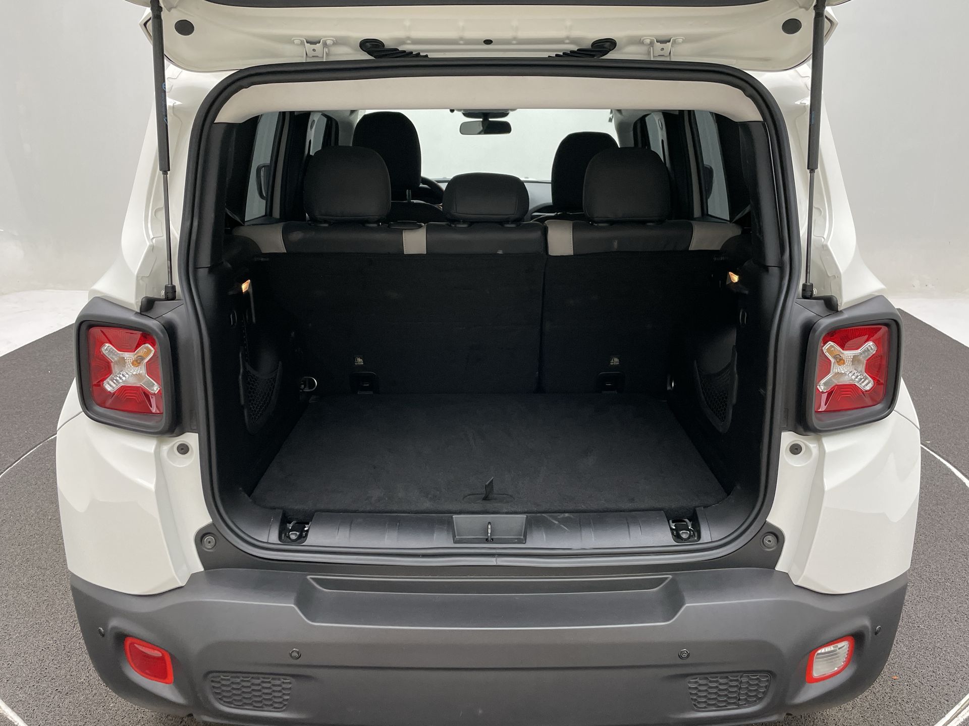 Renegade STD 1.8 4x2 Flex 16v Aut.