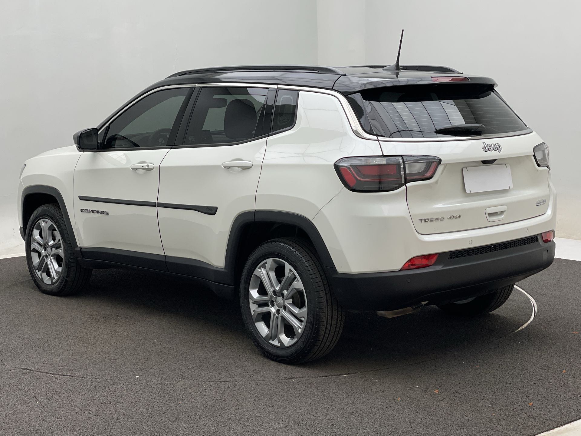 Jeep-COMPASS-COMPASS LONGITUDE 2.0 4x4 Dies. 16V Aut.