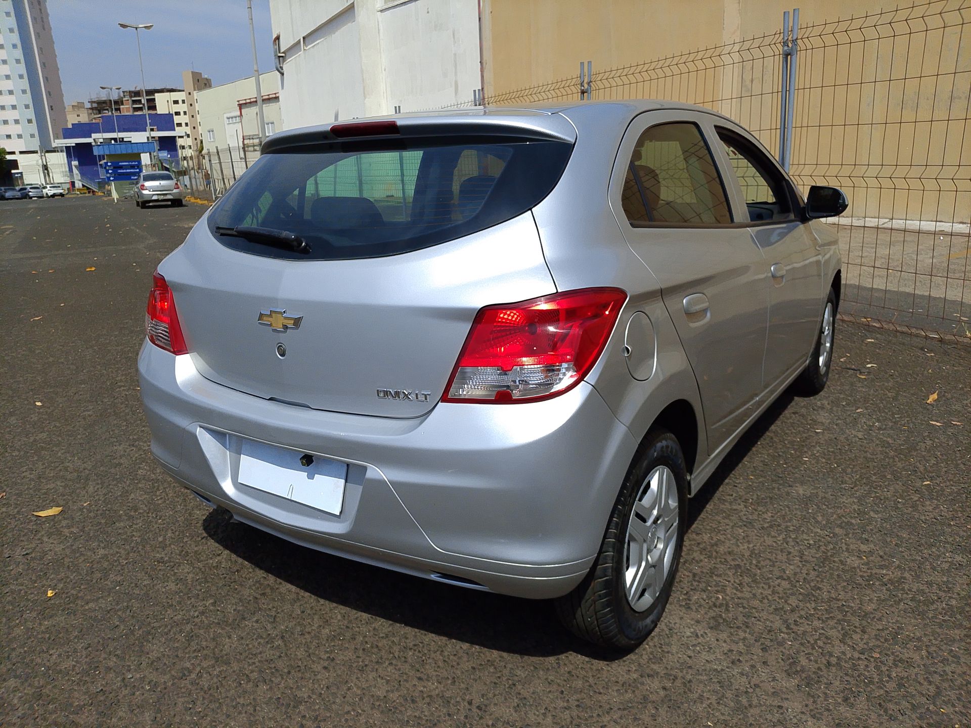 GM - Chevrolet-ONIX-ONIX HATCH LT 1.0 8V FlexPower 5p Mec.