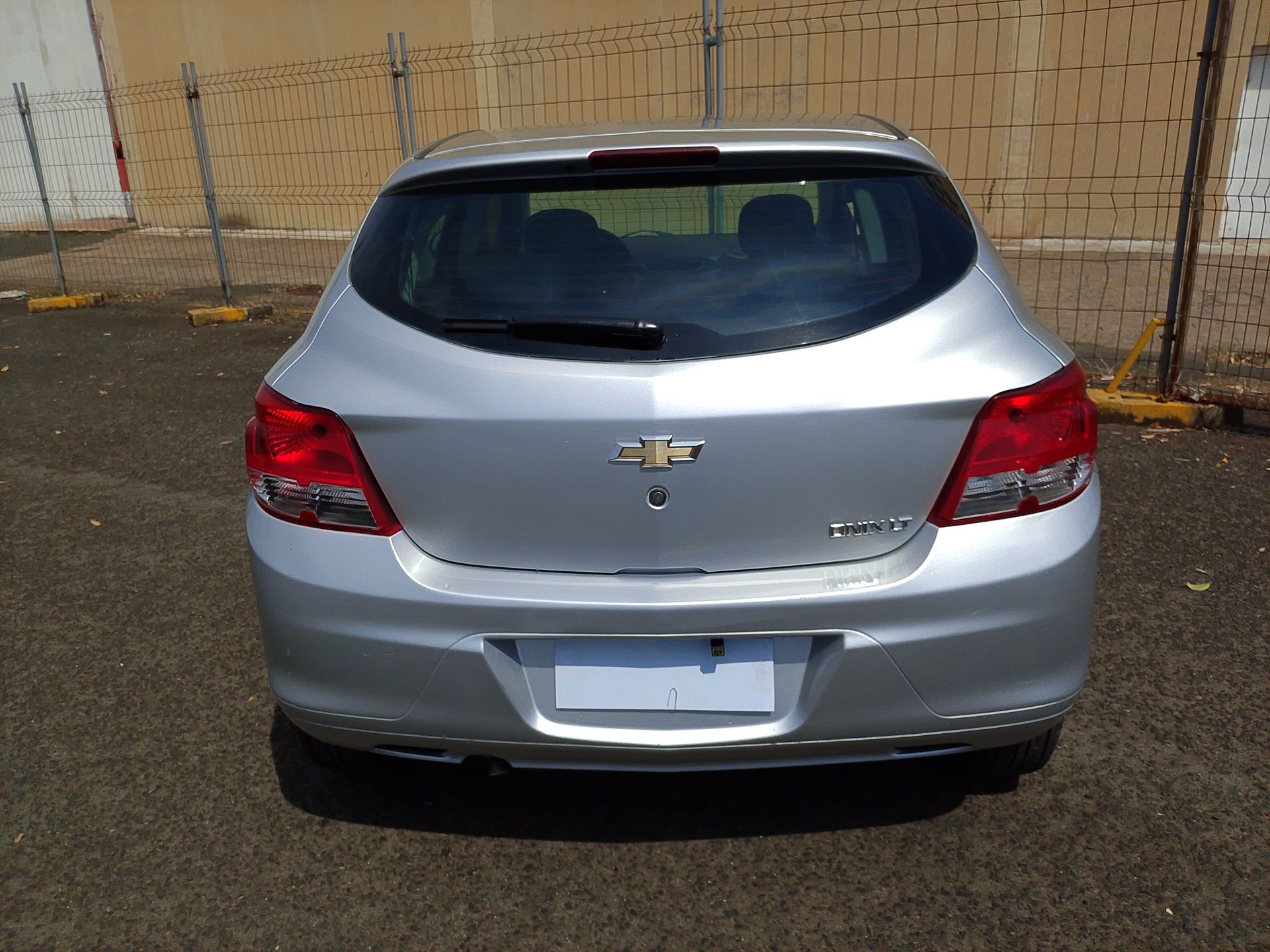 onix hatch lt 1.0 8v flexpower 5p mec.
