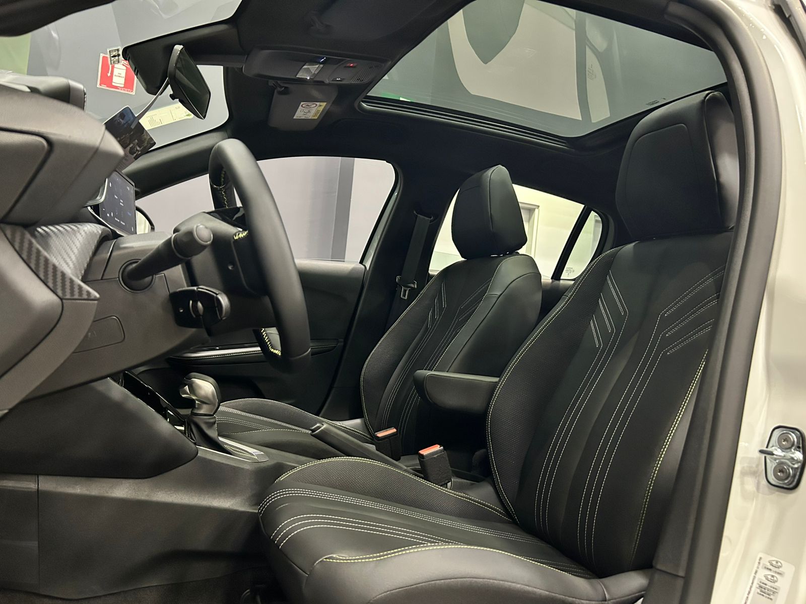 Peugeot-208-208 GT 1.0 Turbo Hibrido Aut.