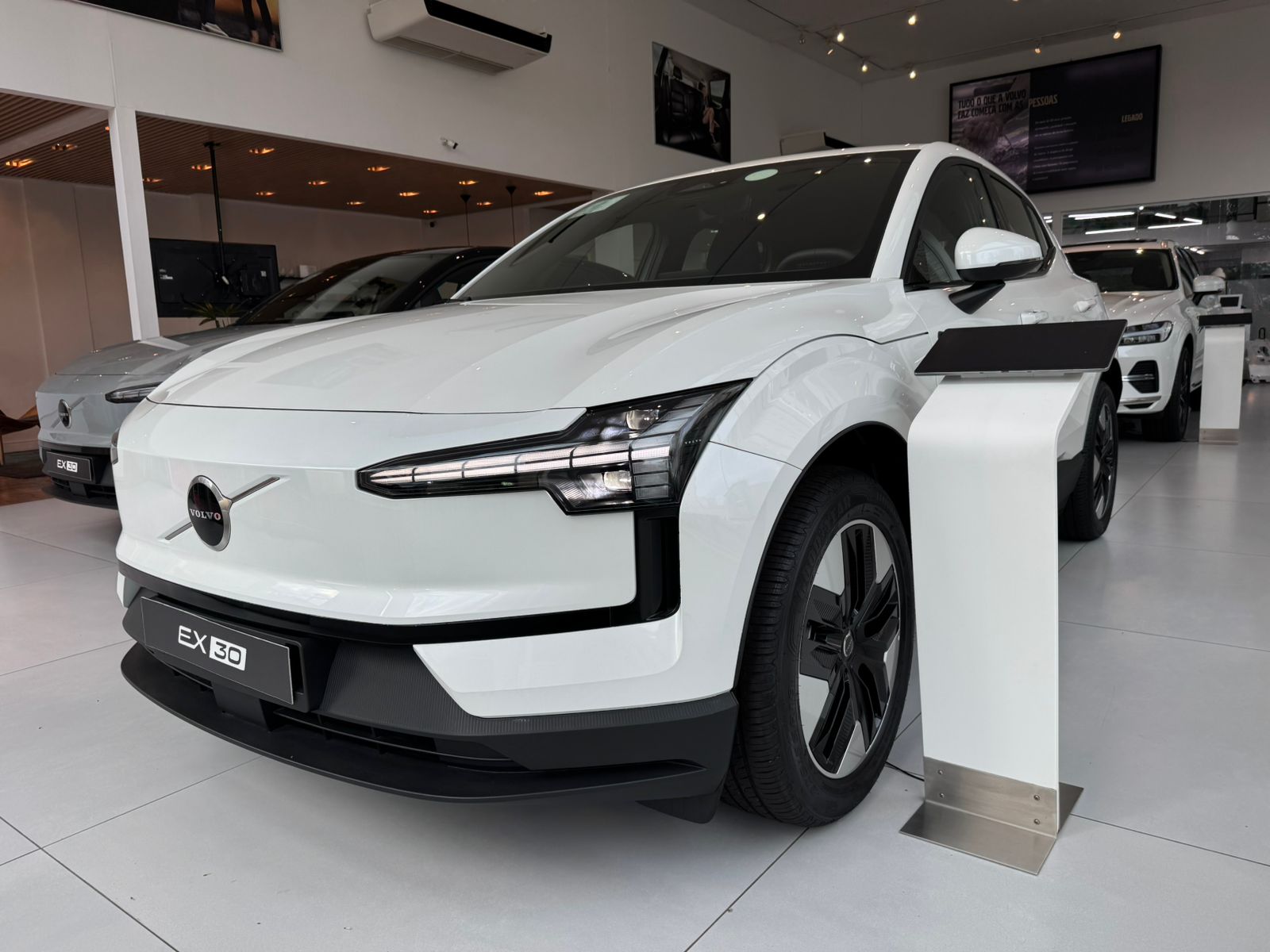 Volvo-EX30-EX30 E40 Core (Elétrico)