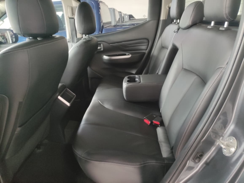 Mitsubishi-L200 TRITON-2.4 16V TURBO DIESEL SPORT HPE-S CD 4P 4X4 AUTOMÁTICO