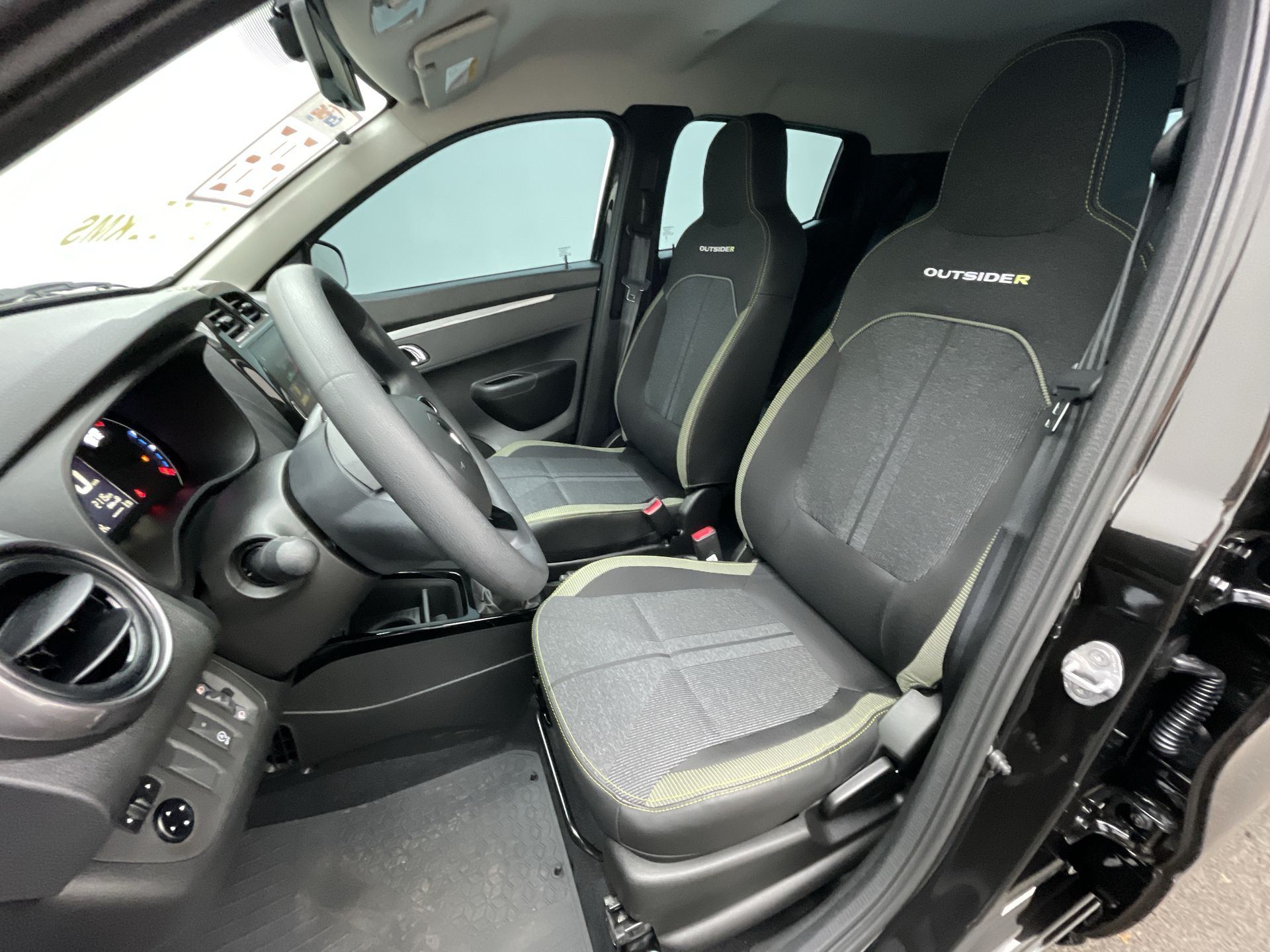 Renault-KWID-KWID OUTSIDER 1.0 Flex 12V 5p Mec.