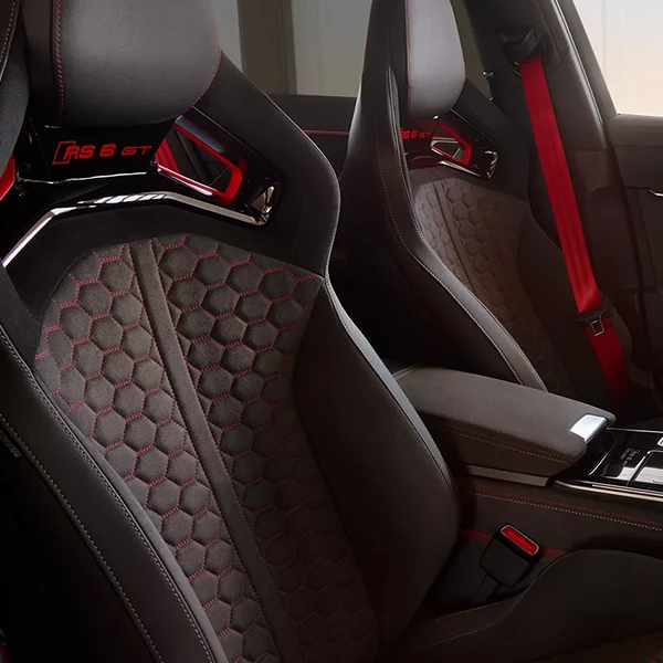 Visual marcante, contenção lateral firme.