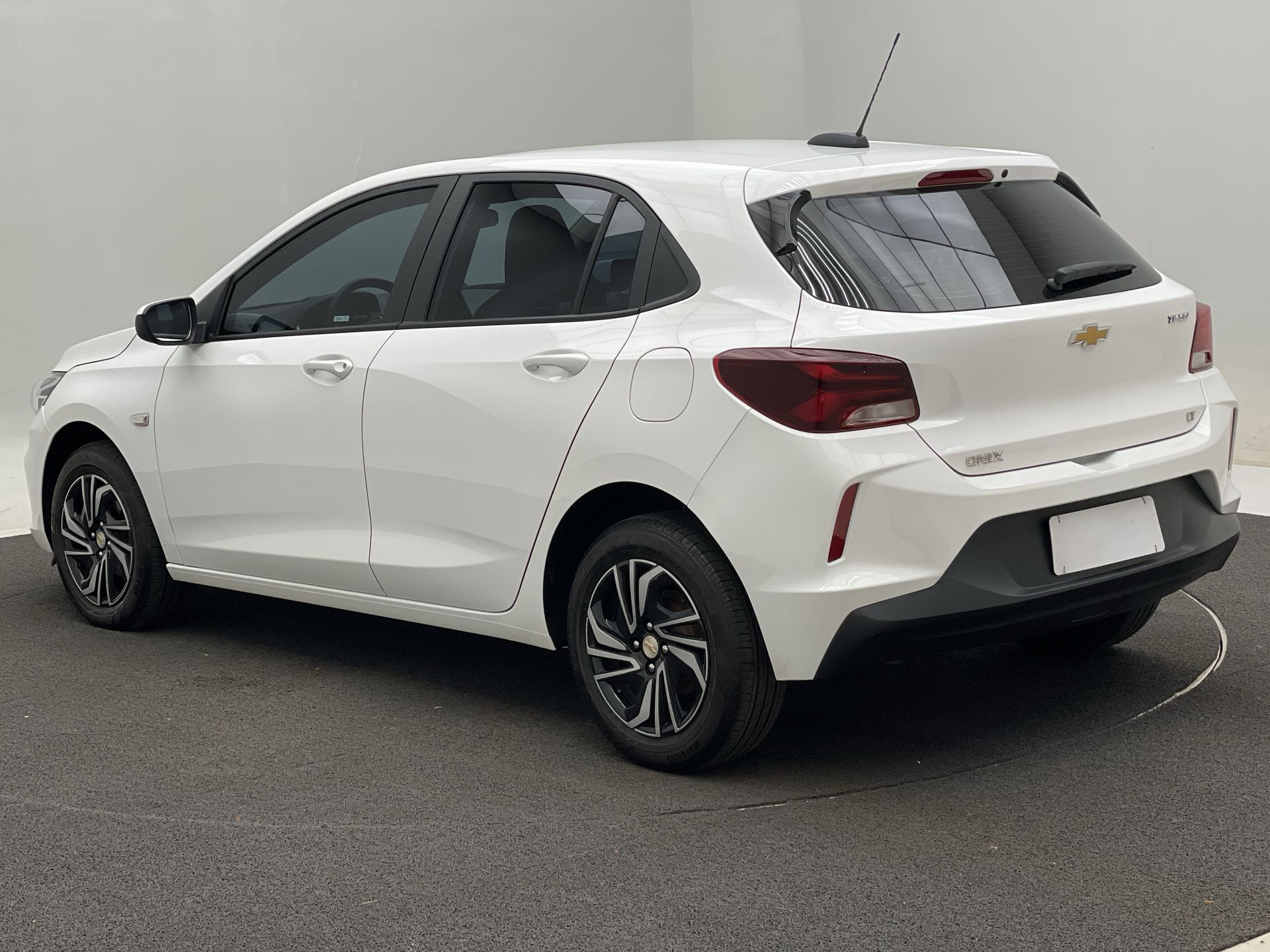 GM - Chevrolet-ONIX-ONIX HATCH LT 1.0 12V Flex 5p Mec.