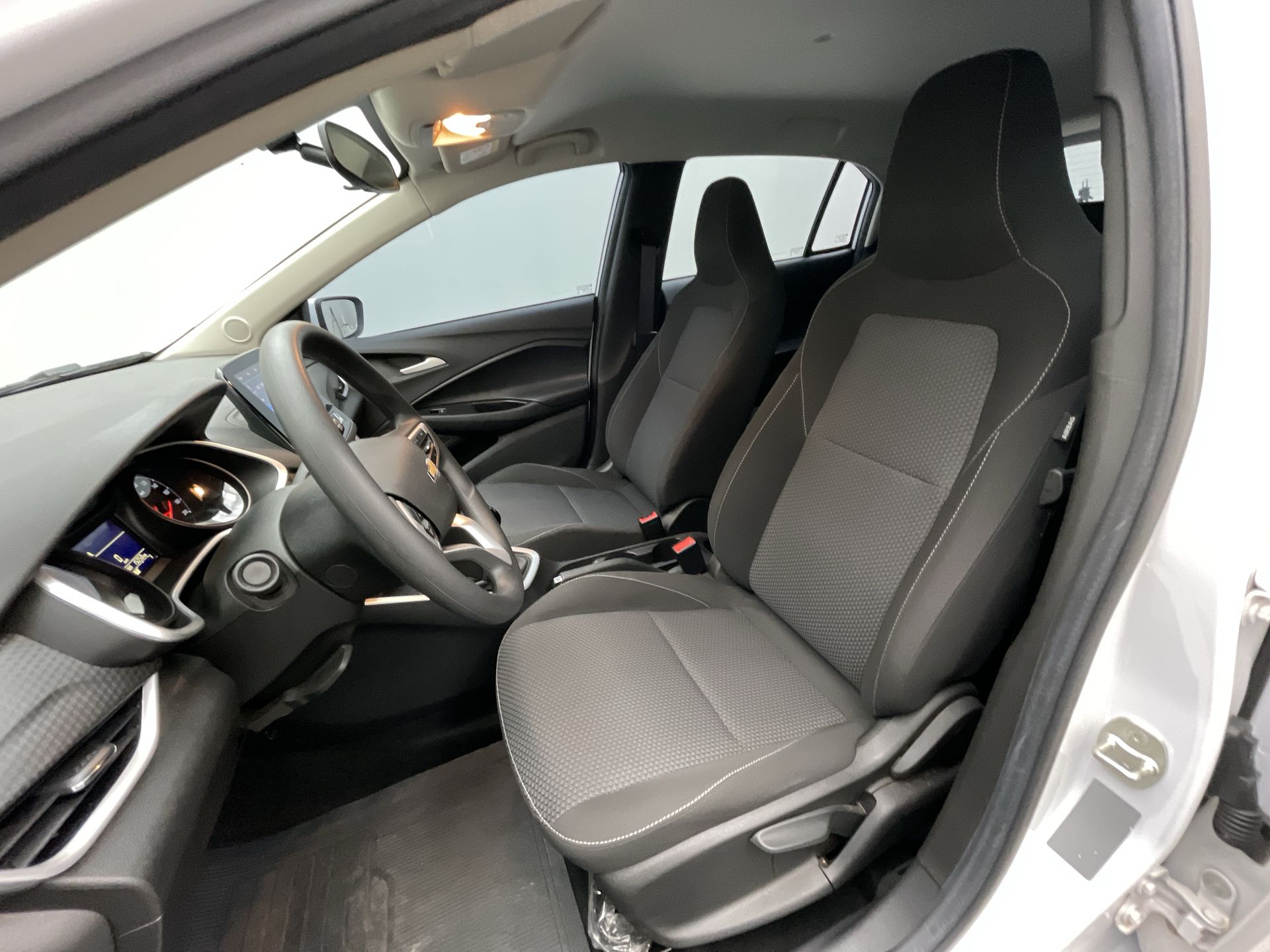 GM - Chevrolet-ONIX-ONIX HATCH LT 1.0 12V Flex 5p Mec.