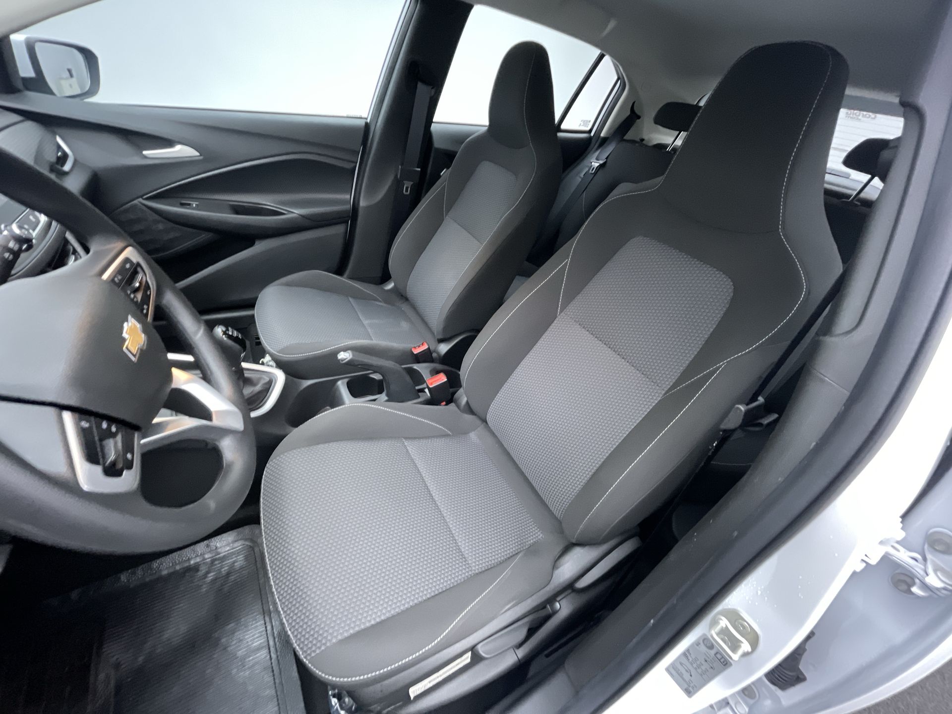 GM - Chevrolet-ONIX-ONIX HATCH LT 1.0 12V Flex 5p Mec.
