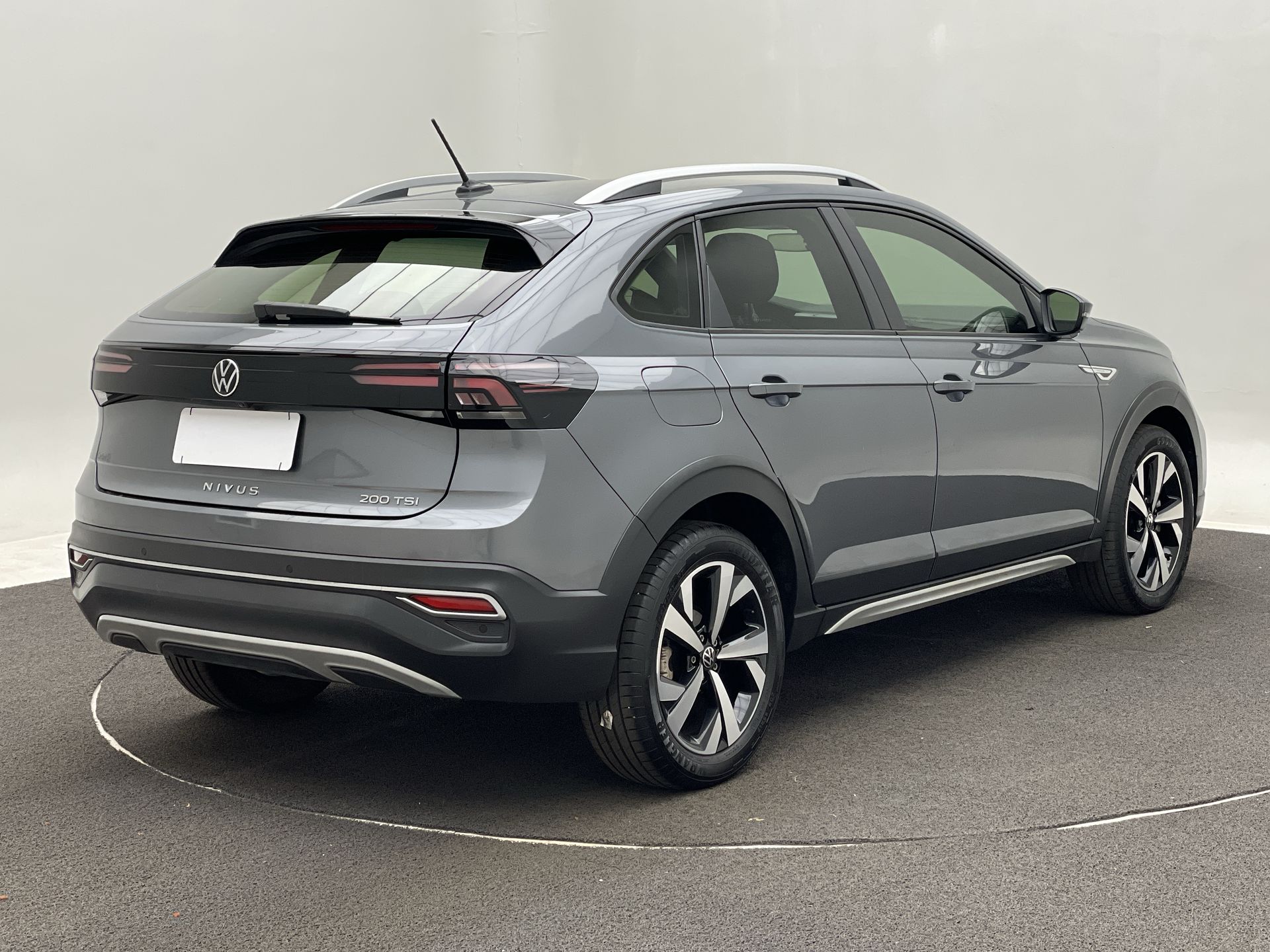 VW - Volkswagen-Nivus-Nivus Highline 1.0 200 TSI Flex Aut.