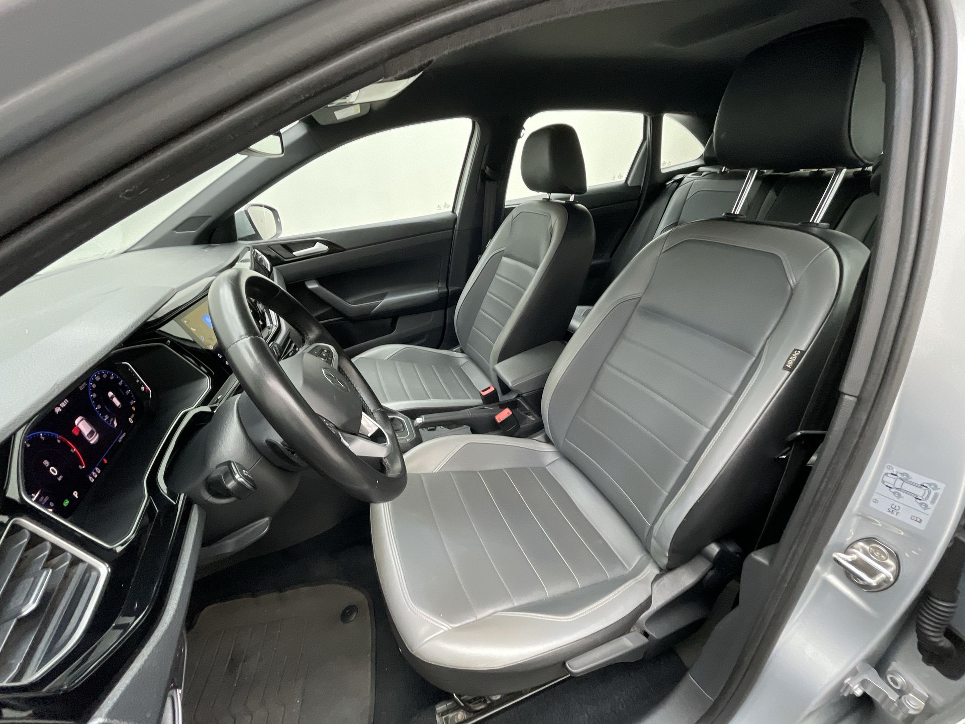 Nivus Highline 1.0 200 TSI Flex Aut.