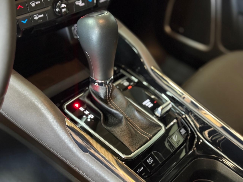 JEEP-COMMANDER-2.0 TD380 TURBO DIESEL OVERLAND AT9