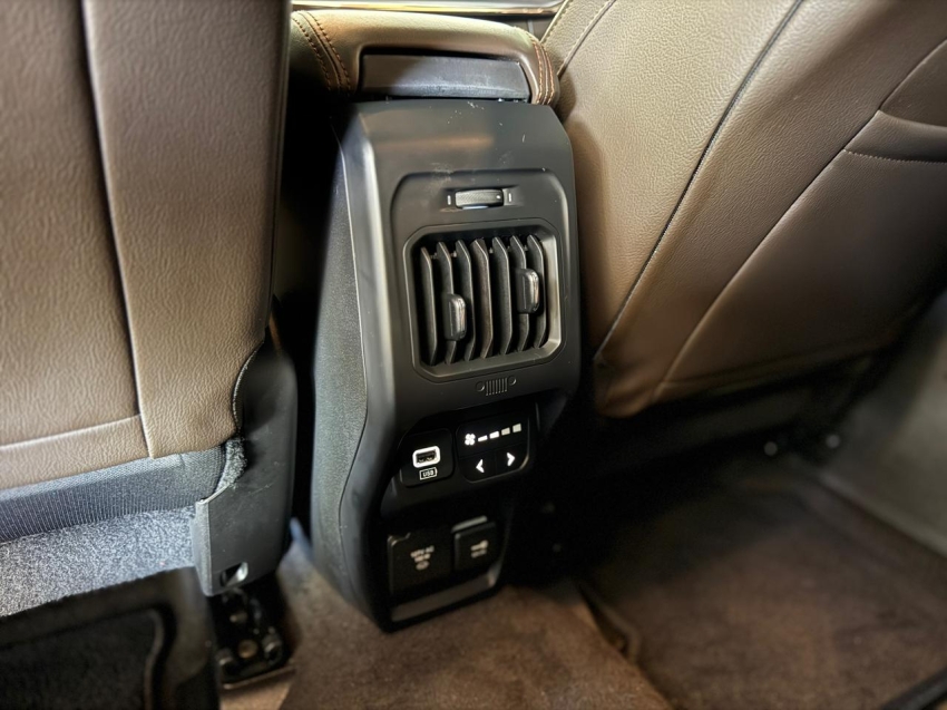 JEEP-COMMANDER-2.0 TD380 TURBO DIESEL OVERLAND AT9