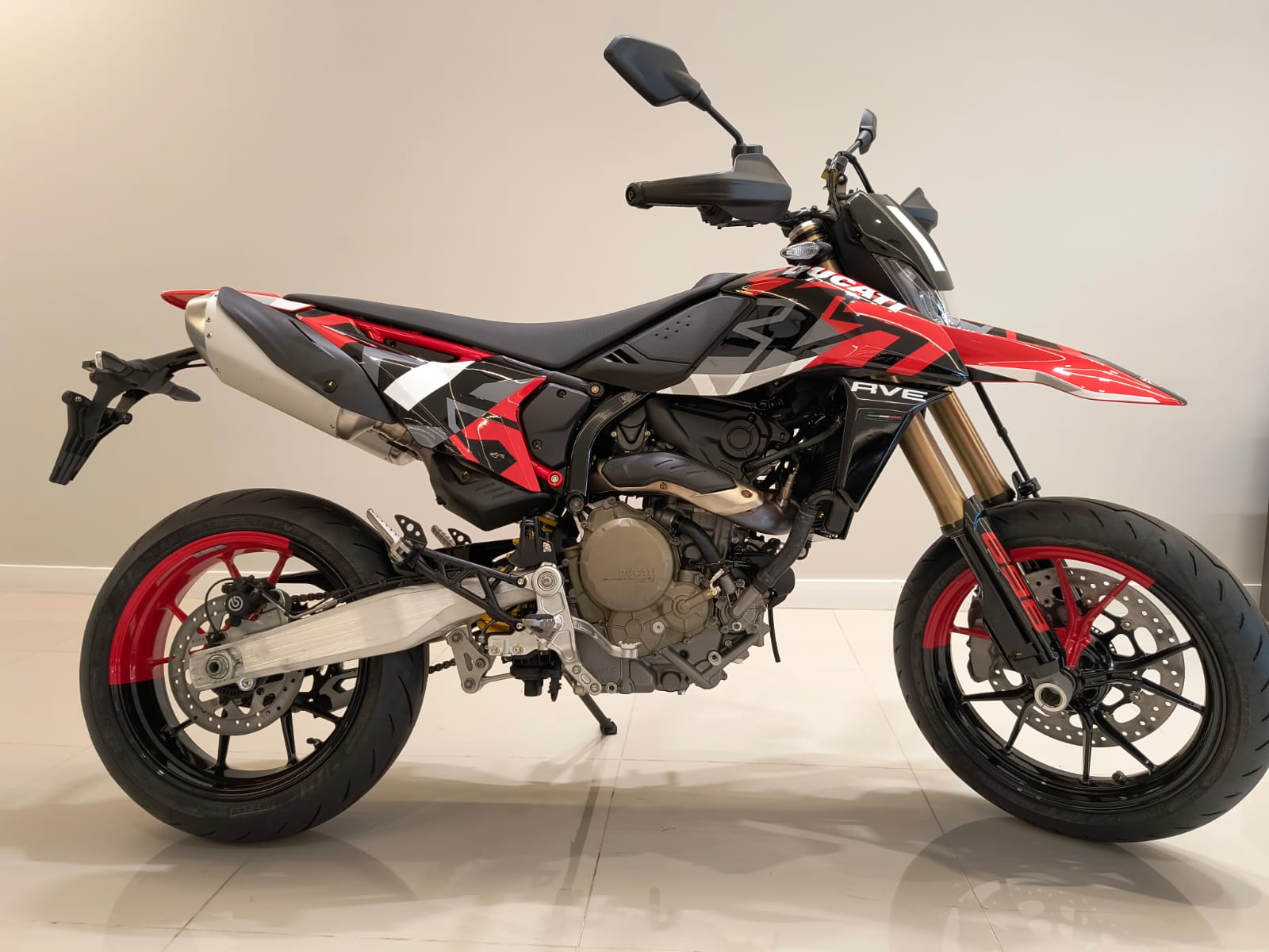 HYPERMOTARD 698 REV