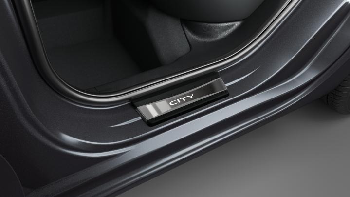 Soleira iluminada em LED - New City Sedan