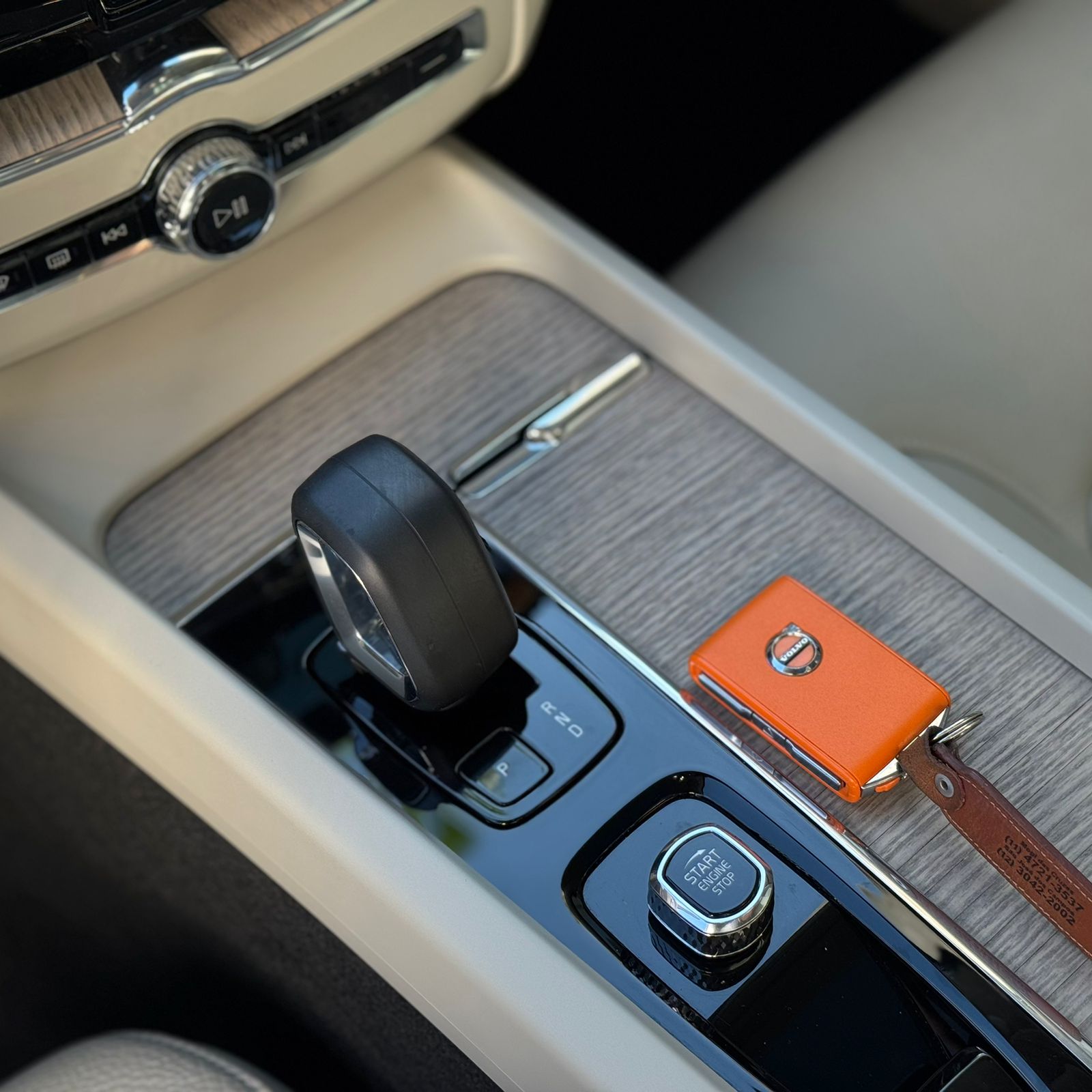 Volvo-XC 60-XC 60 T-8 Plus 2.0 AWD (Híbrido)