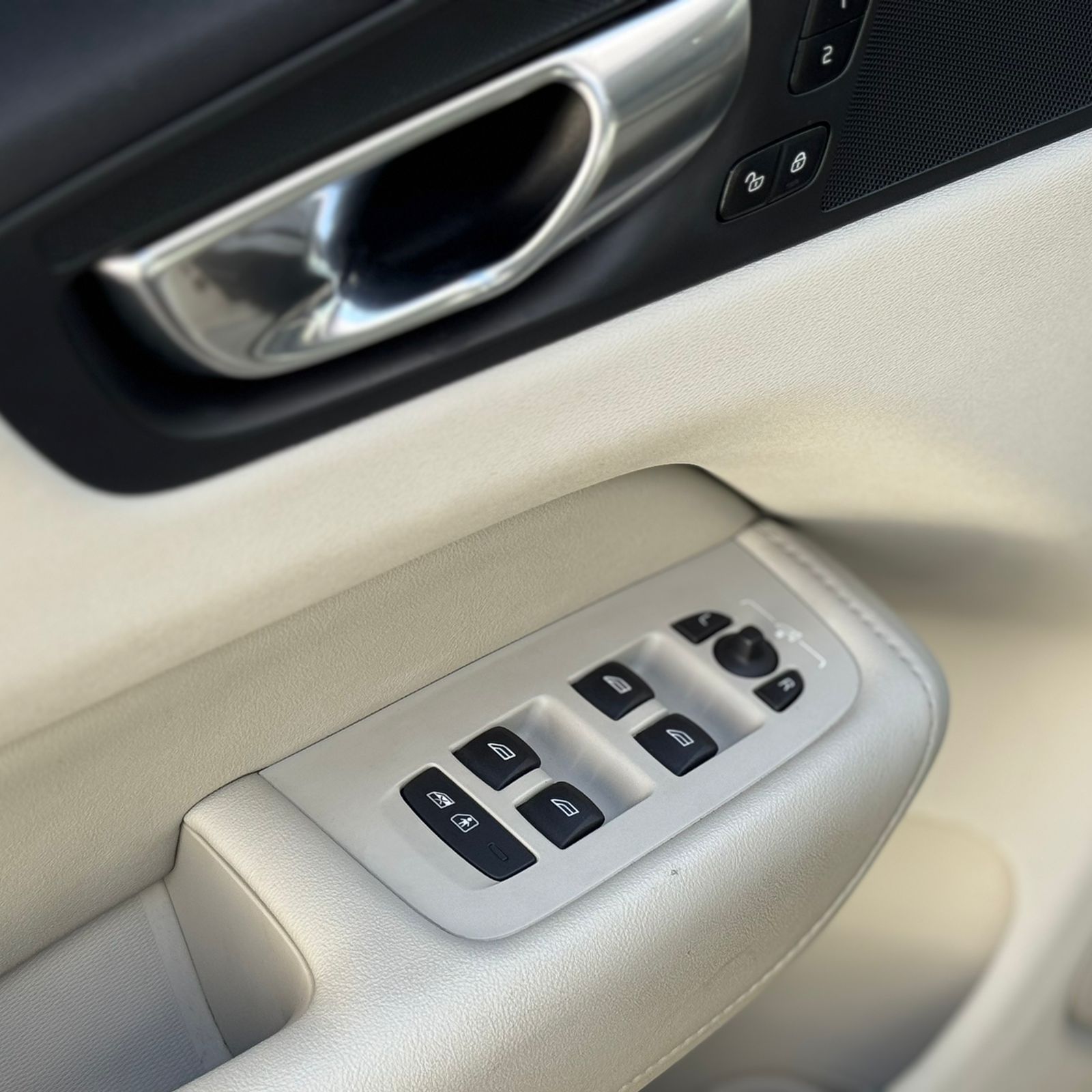 Volvo-XC 60-XC 60 T-8 Plus 2.0 AWD (Híbrido)