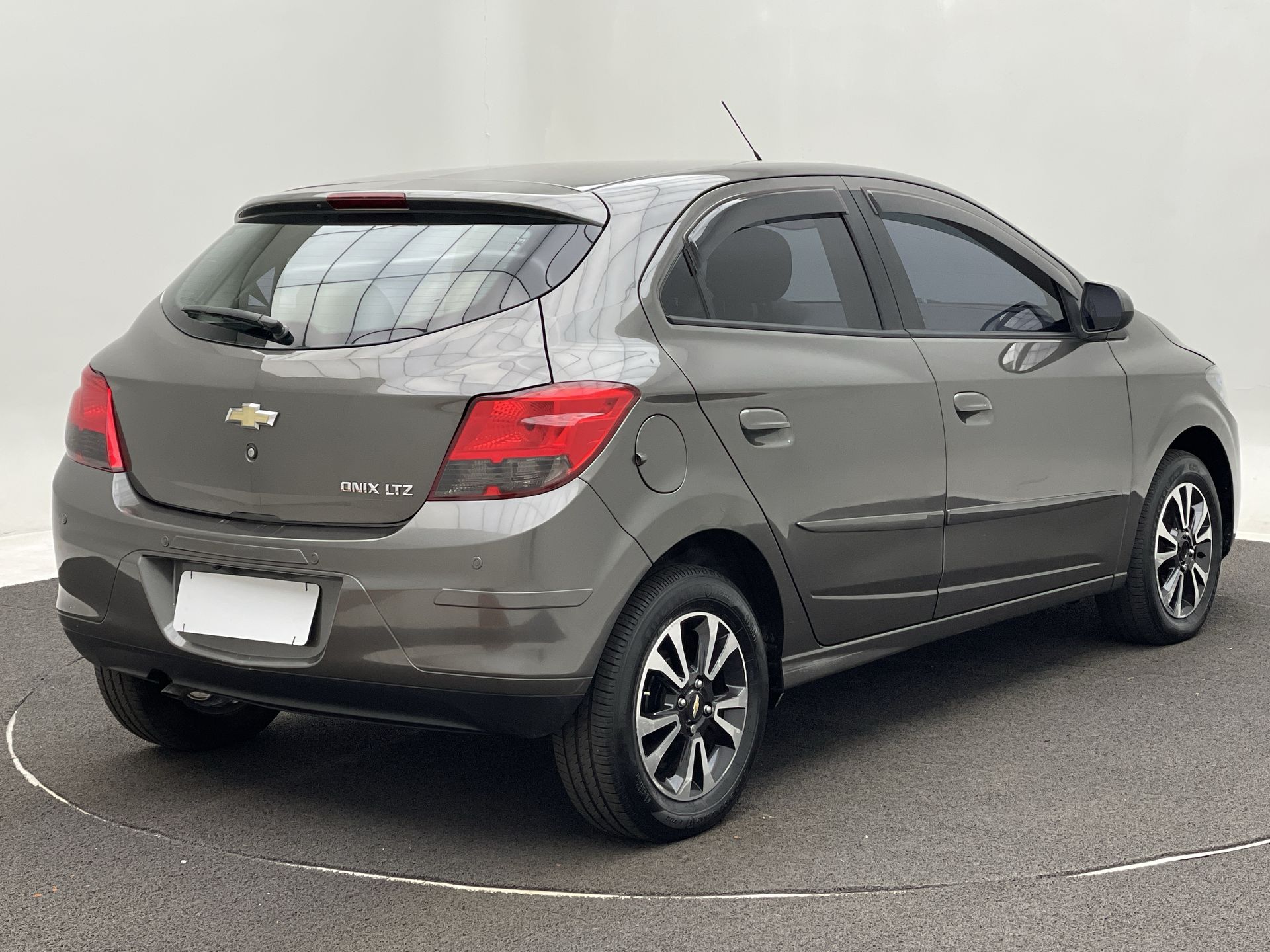 GM - Chevrolet-ONIX-ONIX HATCH LTZ 1.4 8V FlexPower 5p Aut.