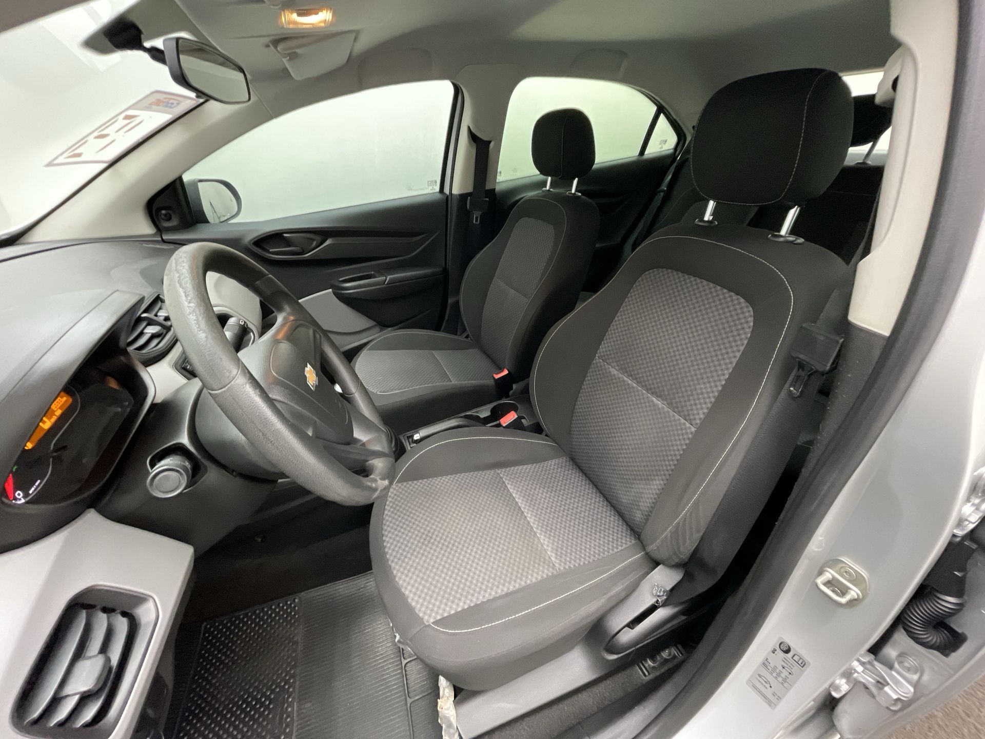 GM - Chevrolet-ONIX-ONIX HATCH Joy 1.0 8V Flex 5p Mec.