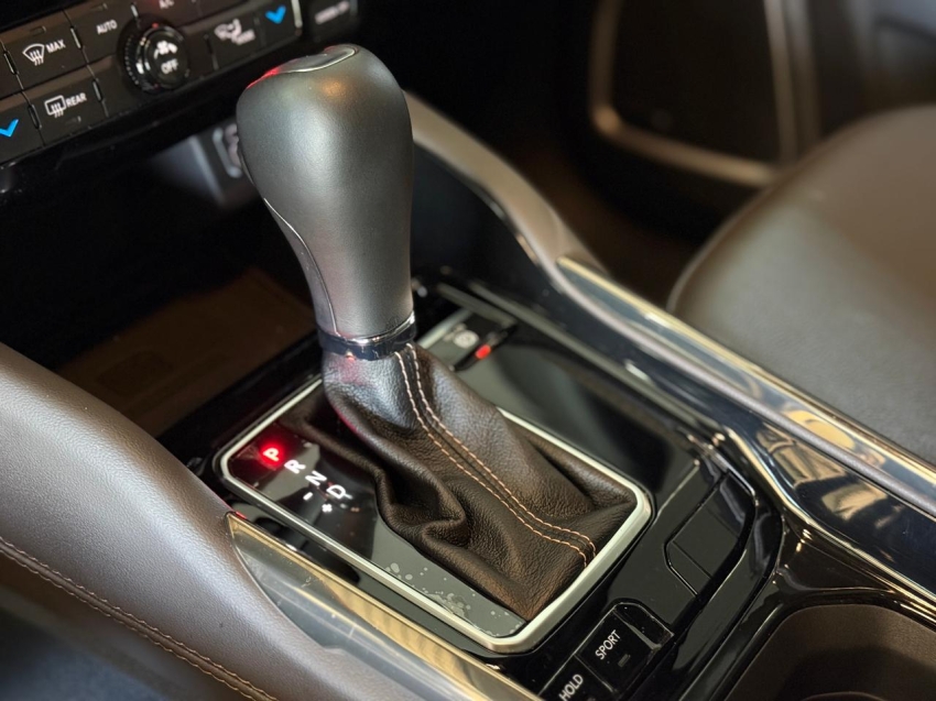 Jeep-COMMANDER-1.3 T270 TURBO FLEX OVERLAND AT6