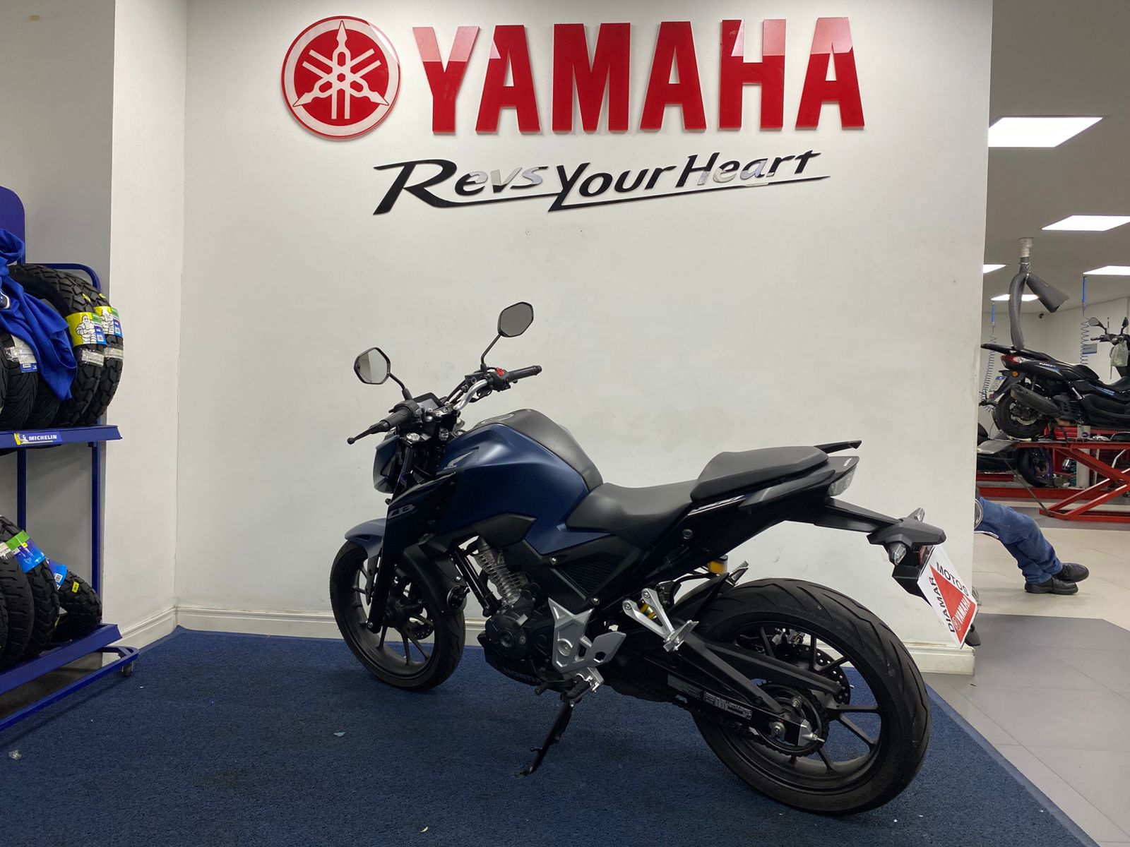 HONDA-CB-CB 300F Twister Flex