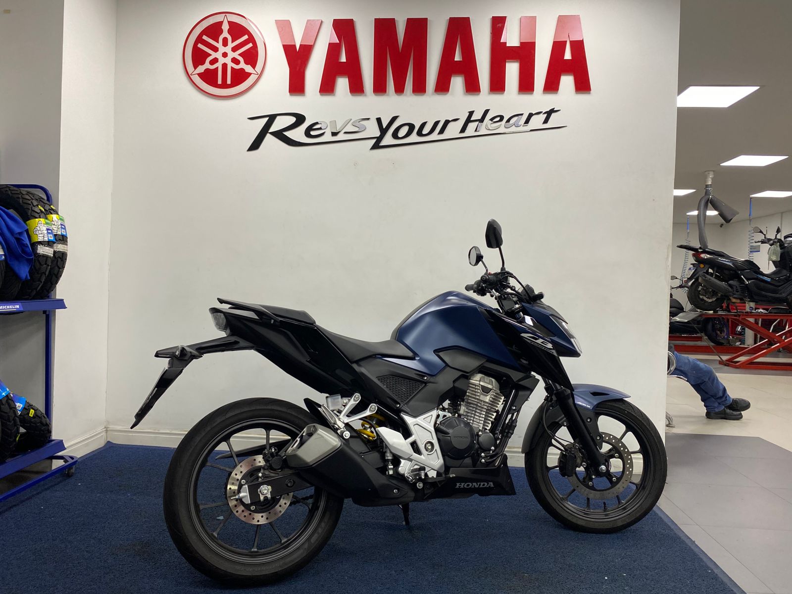 HONDA-CB-CB 300F Twister Flex