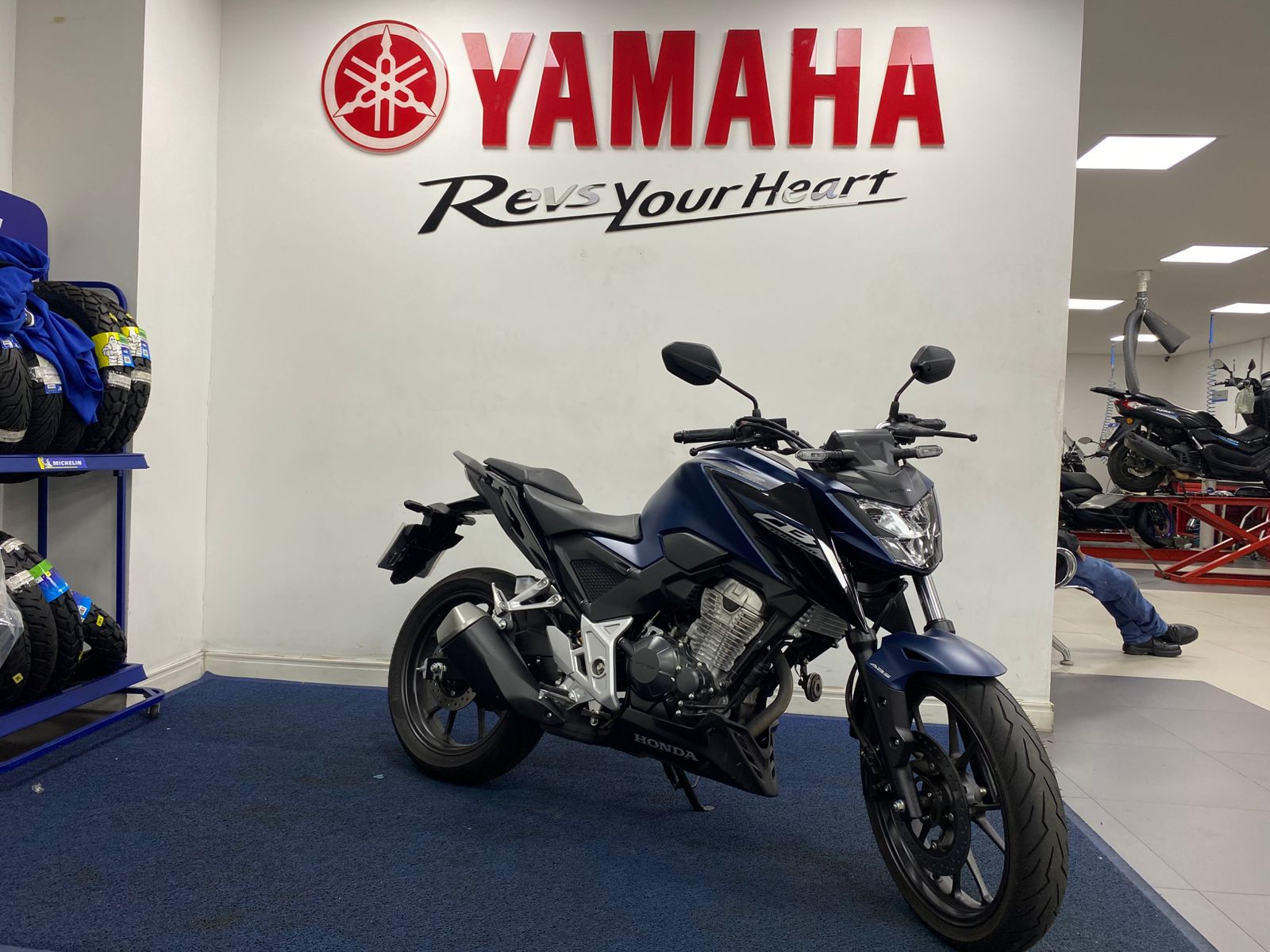 HONDA-CB-CB 300F Twister Flex