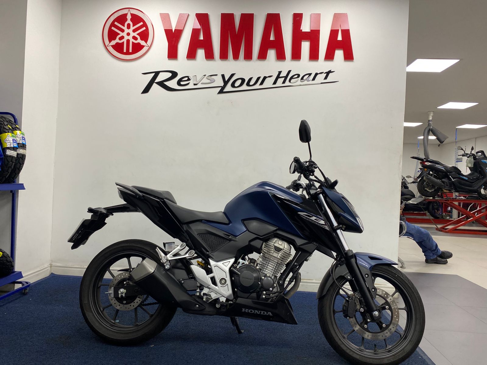 HONDA-CB-CB 300F Twister Flex