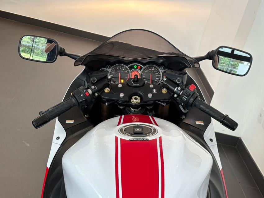 SUZUKI-Hayabusa GSX 1300R-.