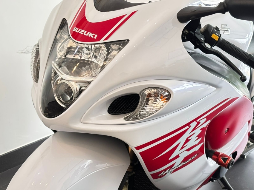 SUZUKI-Hayabusa GSX 1300R-.