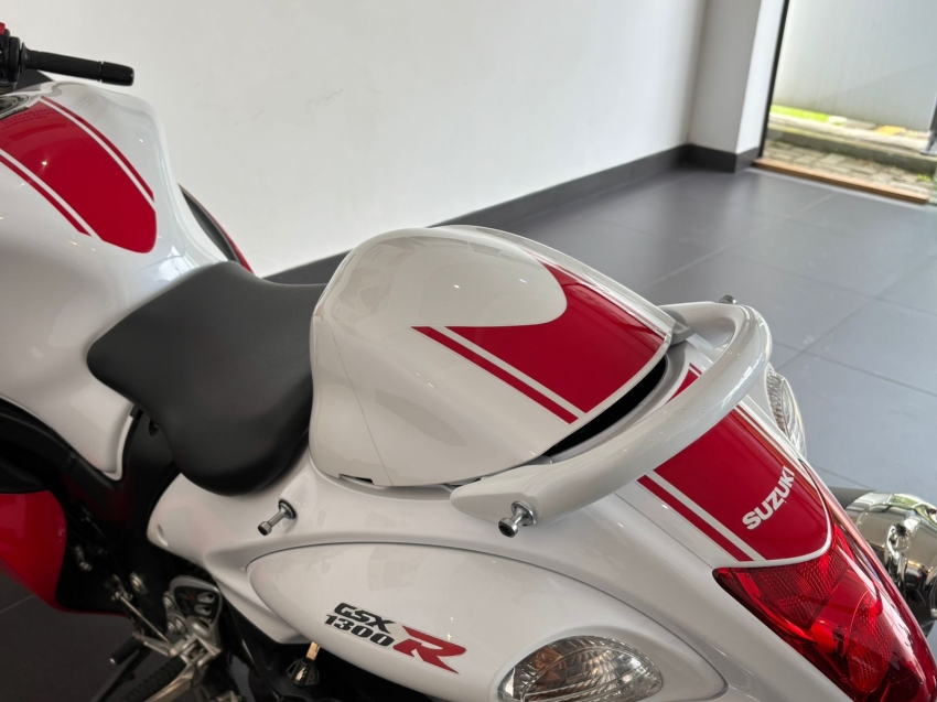SUZUKI-Hayabusa GSX 1300R-.