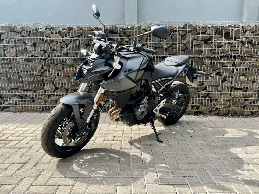 SUZUKI-GSX-8S-.