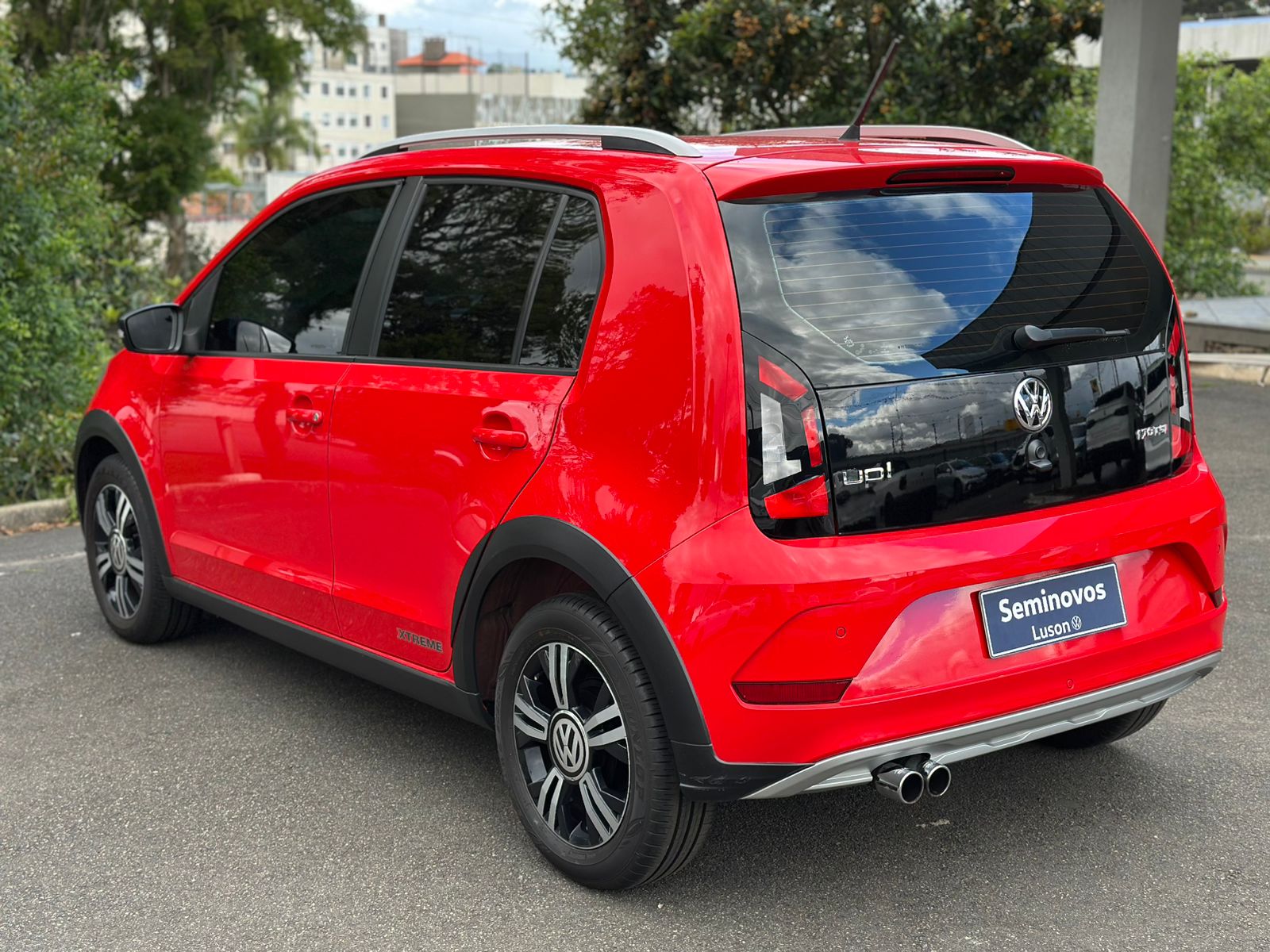 VW - Volkswagen-up!-up! Xtreme 1.0 TSI Total Flex 12V 5p