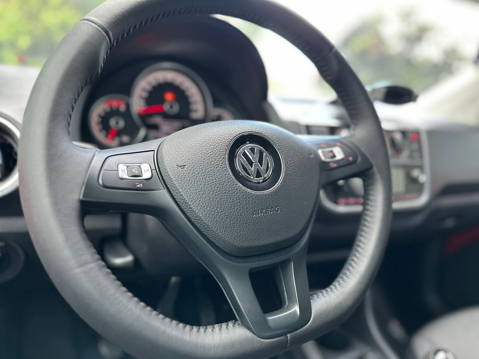 VW - Volkswagen-up!-up! Xtreme 1.0 TSI Total Flex 12V 5p