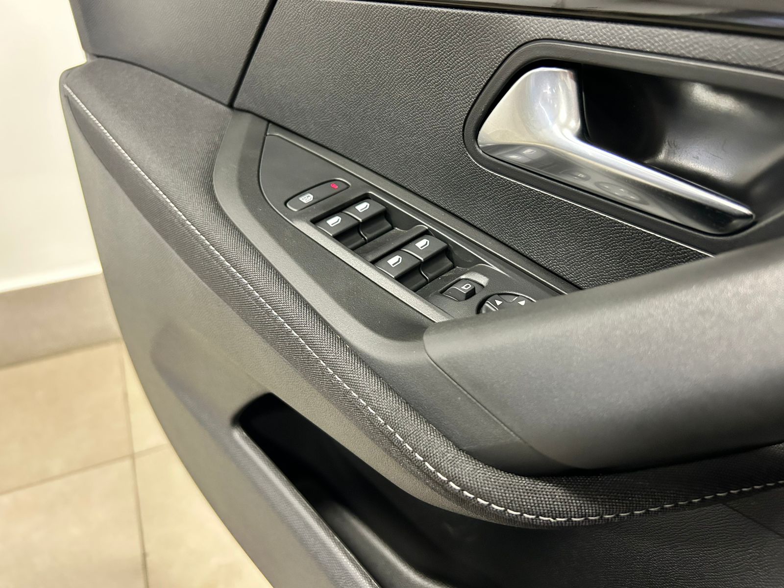 Peugeot-2008-2008 Active 1.0 Turbo Flex 5p Aut.