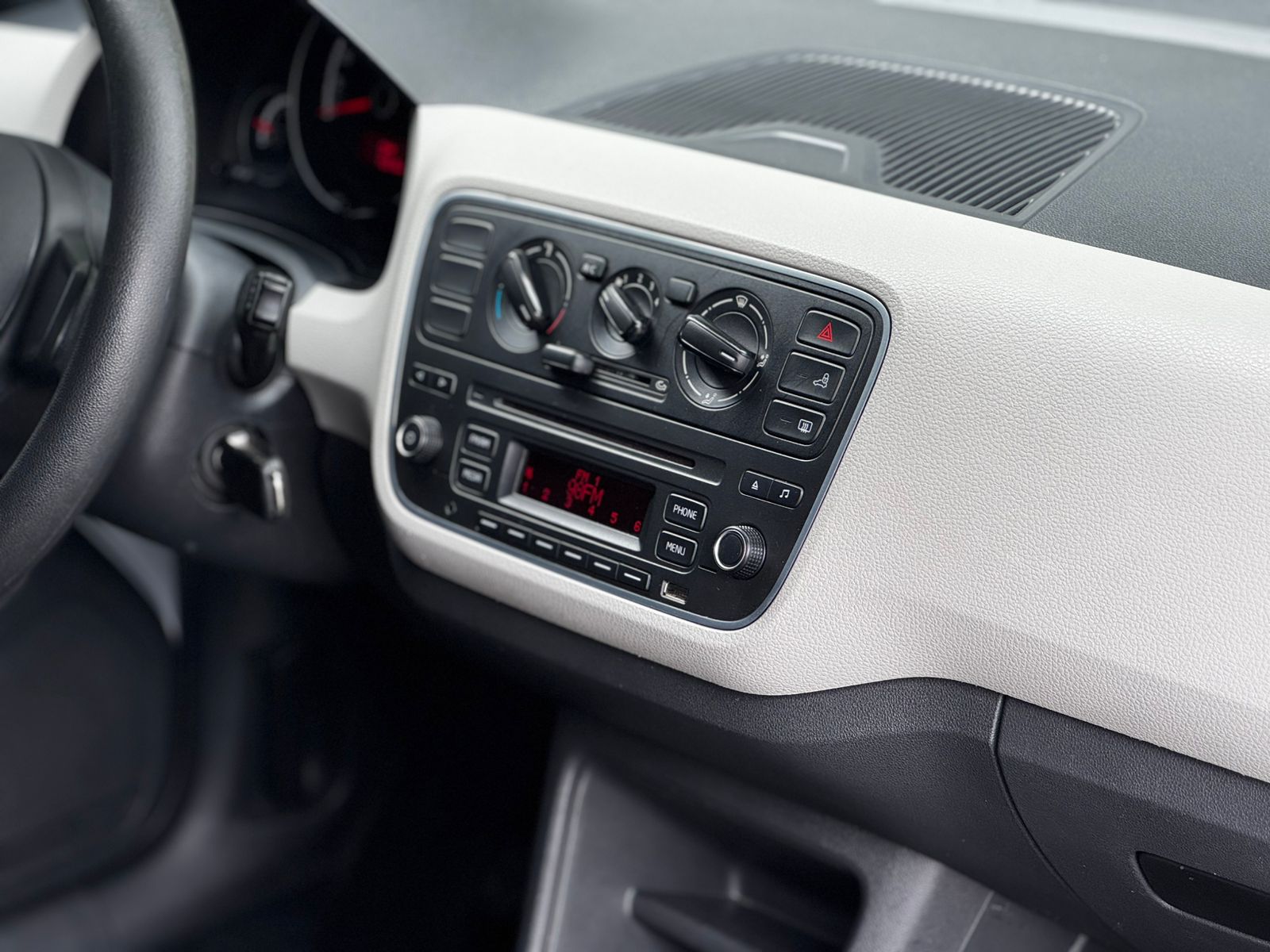 VW - Volkswagen-up!-up! move 1.0 TSI Total Flex 12V 5p