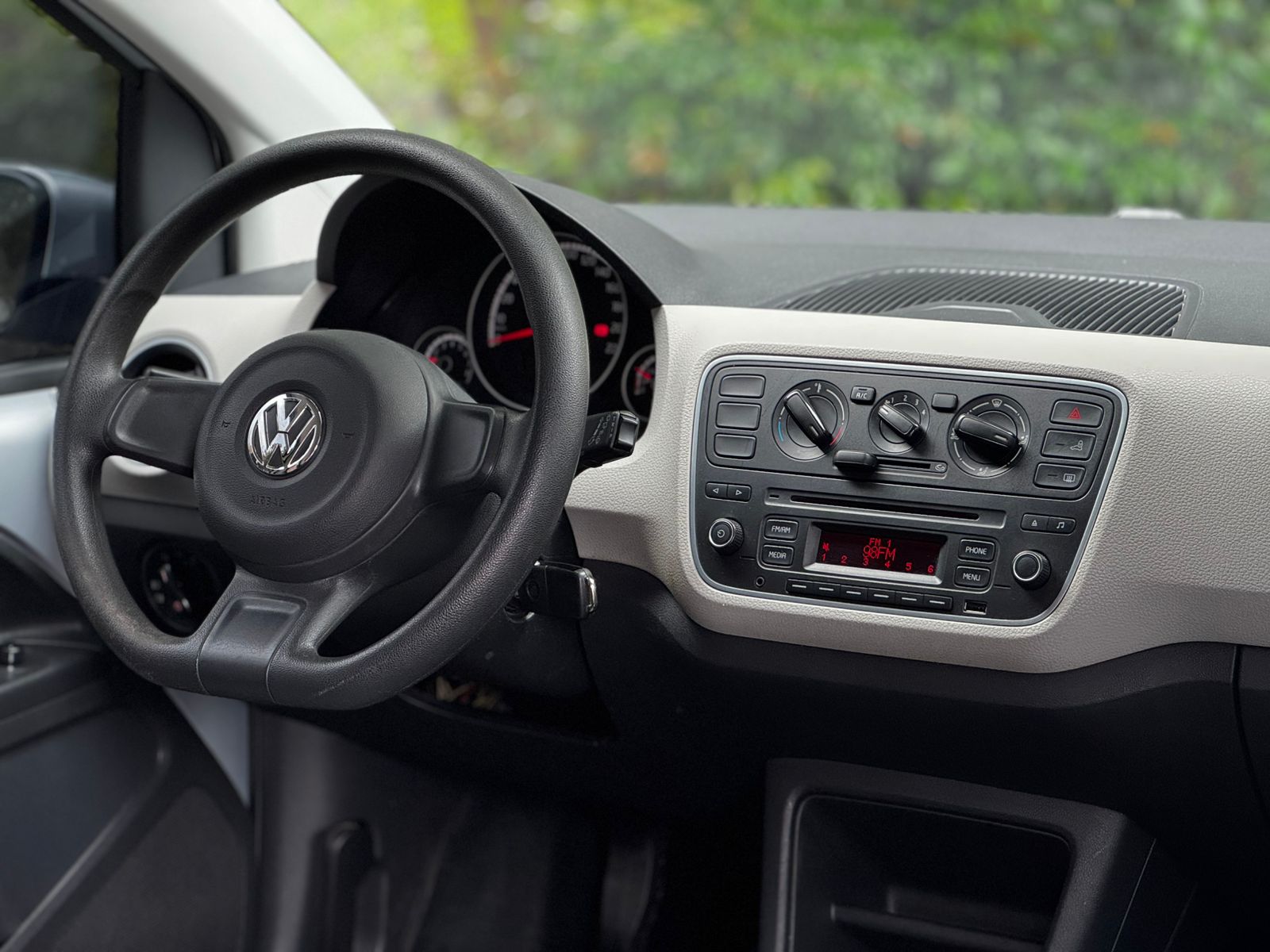 VW - Volkswagen-up!-up! move 1.0 TSI Total Flex 12V 5p