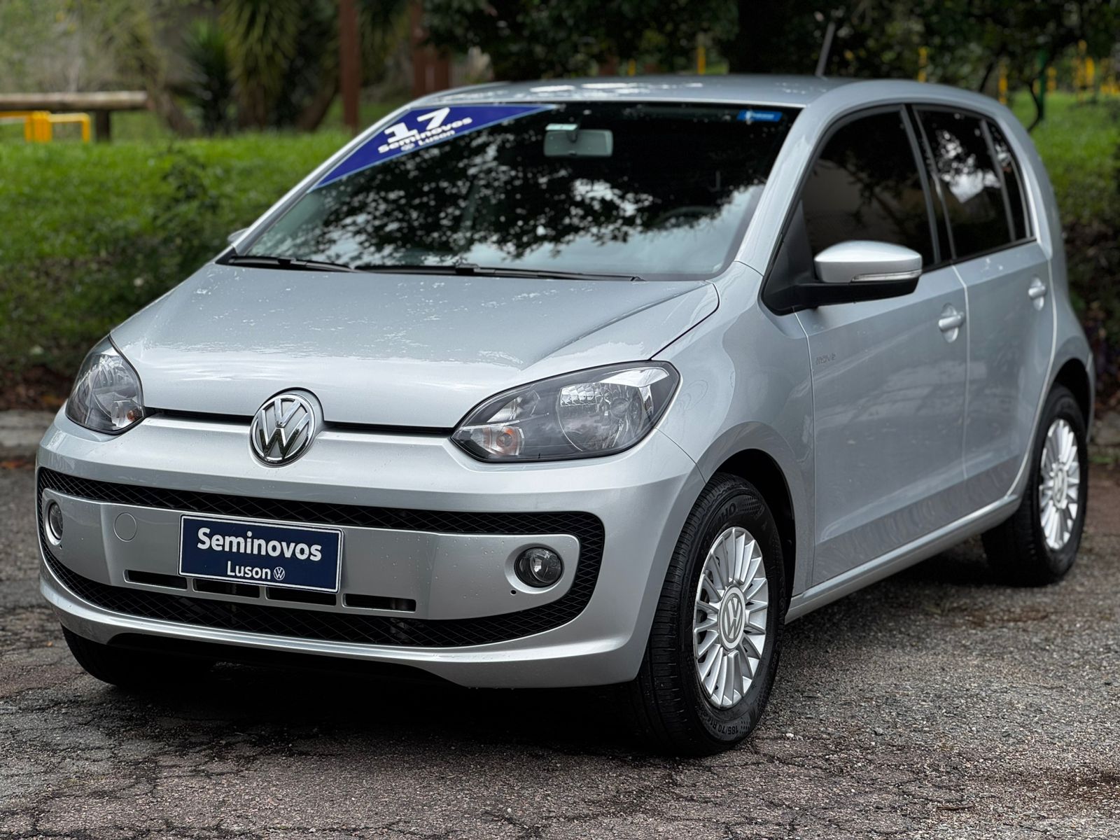 VW - Volkswagen-up!-up! move 1.0 TSI Total Flex 12V 5p