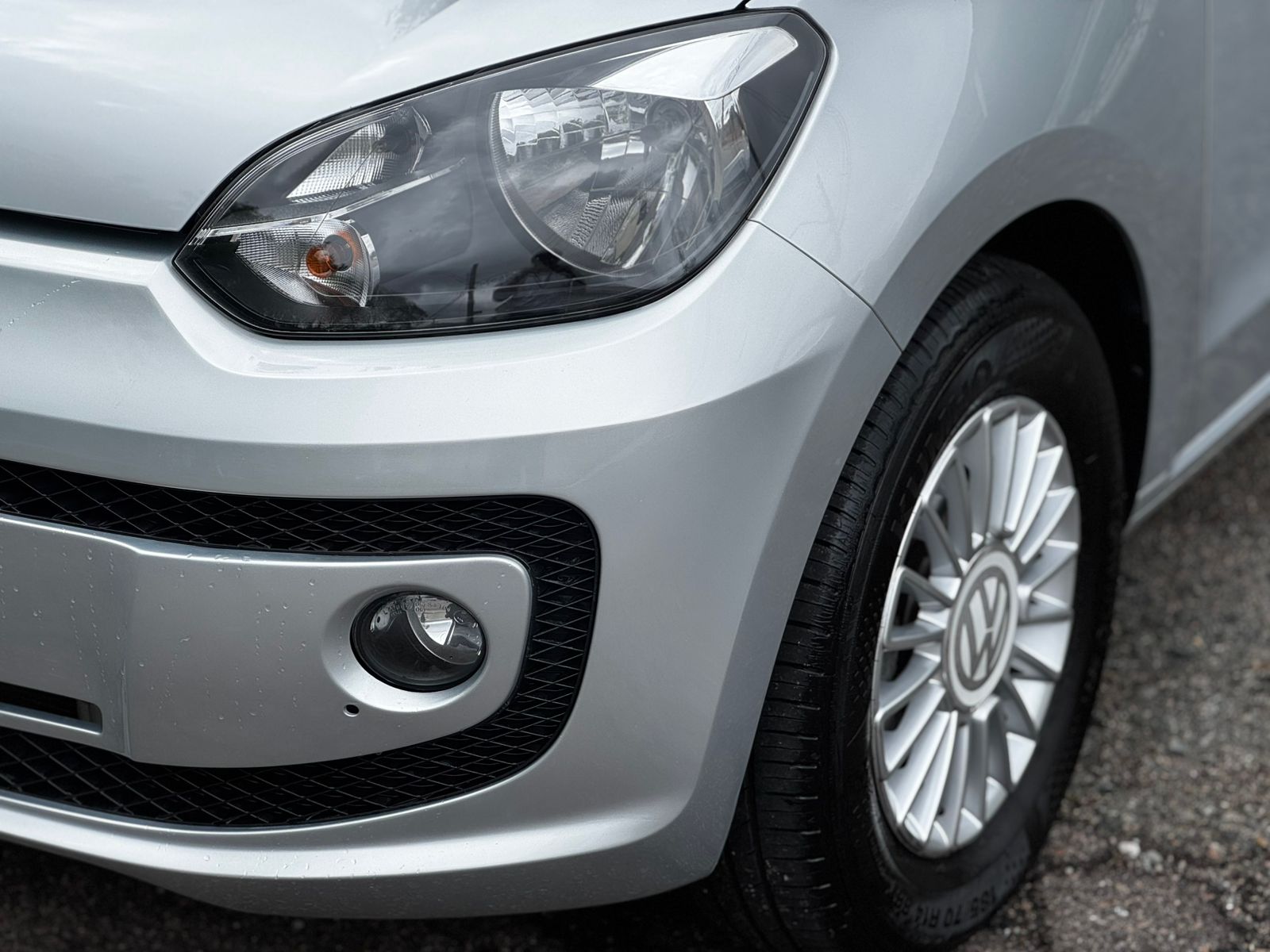 VW - Volkswagen-up!-up! move 1.0 TSI Total Flex 12V 5p