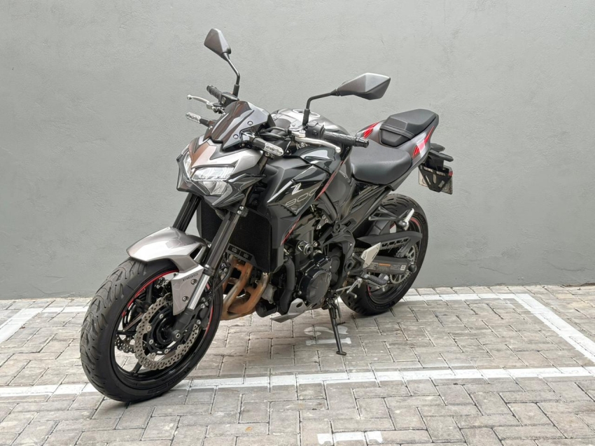 KAWASAKI-Z 900-.