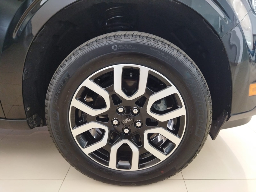 Ford-MAVERICK-2.5 HYBRID LARIAT e-CVT