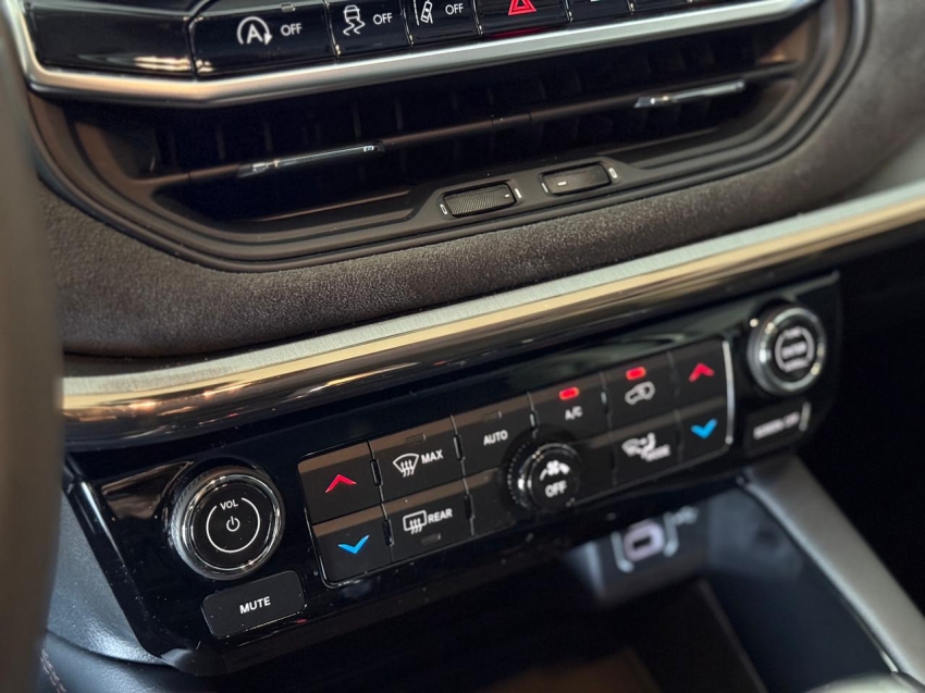 Jeep-COMMANDER-1.3 T270 TURBO FLEX LIMITED AT6