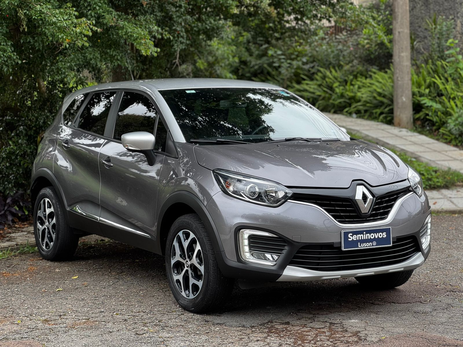 CAPTUR Intense Bose 1.6 16V Flex 5p Aut.