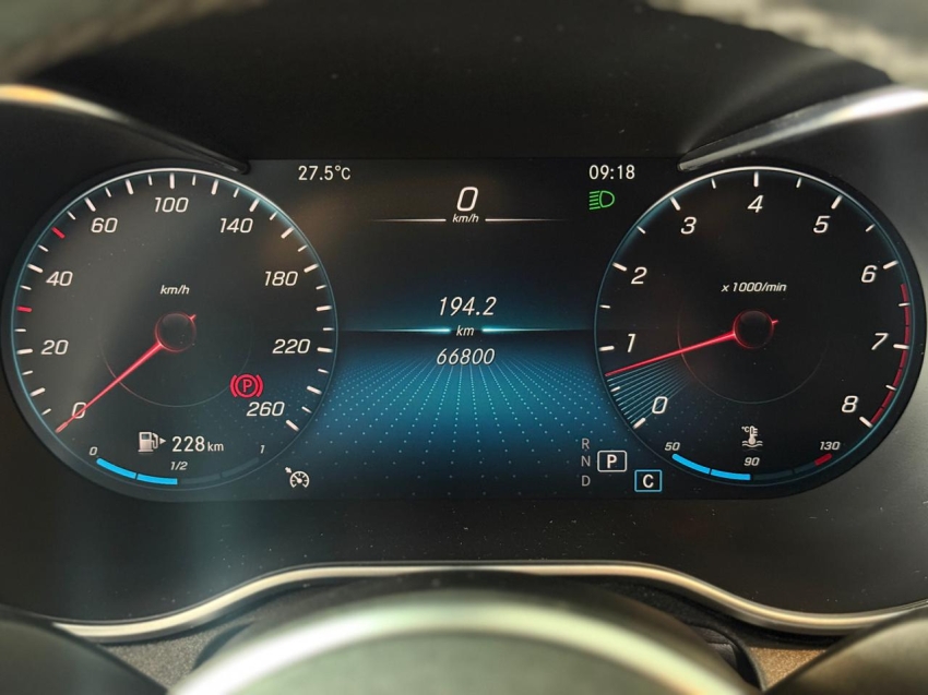 Mercedes-Benz-C 180-1.6 CGI FLEX AVANTGARDE 9G-TRONIC